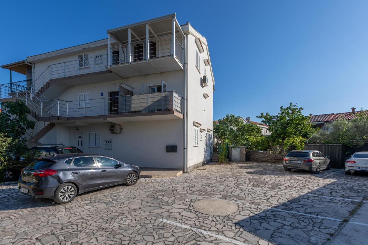 Apartment Kamila Krk Town Exterior photo